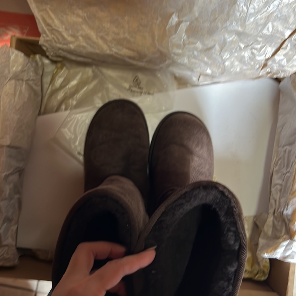 Chocolate UGG boots - Picture 6 of 8